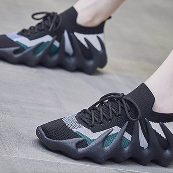 Women’s (Size 8) Knit Color Block Sneakers - Picture 2 of 3